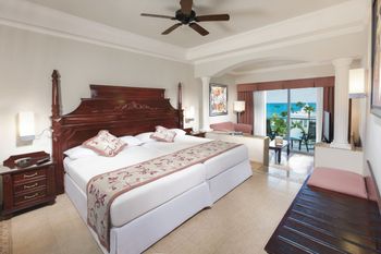 Cancun Airport to Hotel Riu Palace Las Americas Transfer